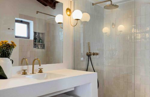 The Old House with Heated Pool, BBQ, Fireplace - Photo 11