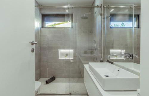 SereneScape Villa - Fernão Ferro - Foto 33