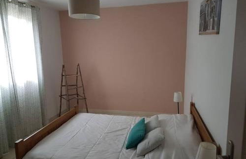 Agréable maison entre rivière et centre du village avec piscine - Photo 2