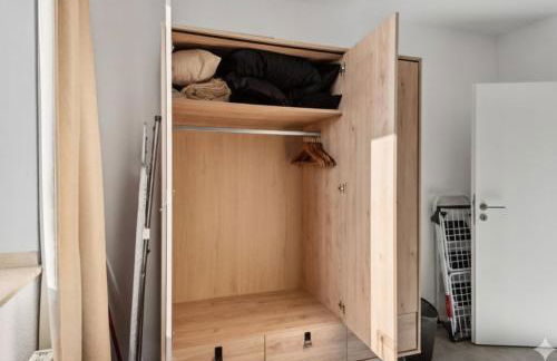 Getaway Apartment mit Balkon - Ruhiges Business-Apartment - direkte S-Bahn nach Messe DUS & ESS - Foto 3