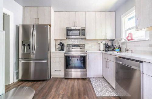 Cozy Craftsman Cottage 10 minutes away from DT! - Foto 9