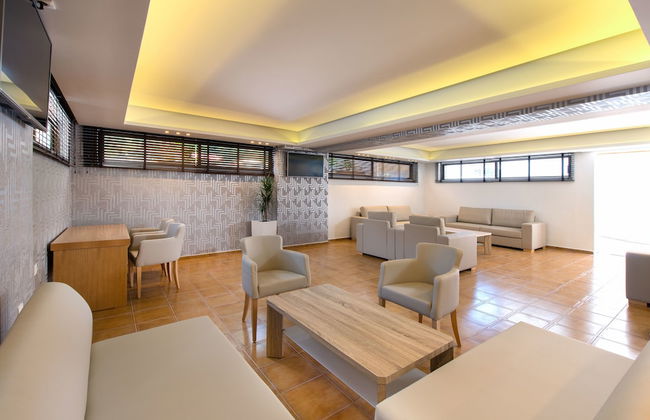 Sunny Days Hotel Apt - Photo 7