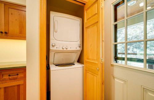 Winhall Home with Deck and Views, 6 Mi to Ski Slopes! - Foto 6