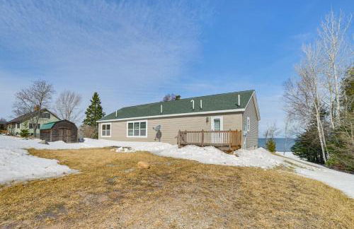 Lakefront Home with Yard and Views in Cheboygan! - Foto 31