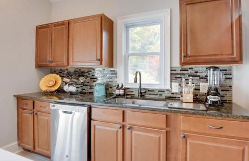 Great for Gatherings! Charming Woodbridge Duplex - Photo 9