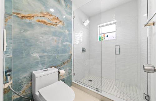 Luxury Vacation House in Miami’s Center! - Photo 33