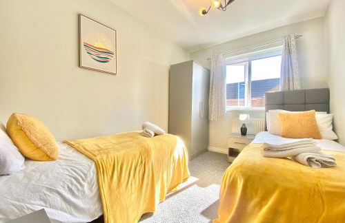 Oakley Vale House and Garden! Free Private Parking, TV, Fully Equipped - Photo 10