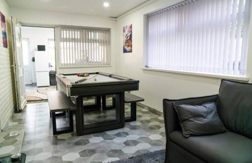 Modern 4-Bed Retreat in Prestwich, Perfect for Weekend Getaways - Foto 36