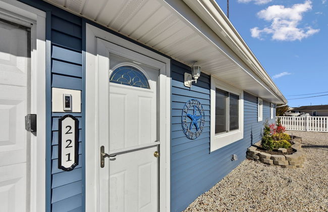 Waterfront Beach House - Photo 26