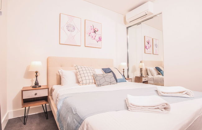 Luxury 2bed2bath APT @opaltower +view - Photo 8