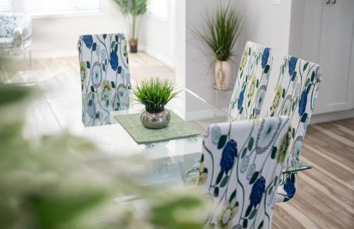 Wood Circle House - Dog Friendly with Fenced in Backyard - Foto 21