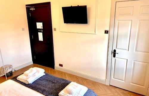 Hamish in ApartNest Auchterarder - Photo 4