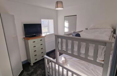 Stunning Modern Riverside Cottage - Photo 32