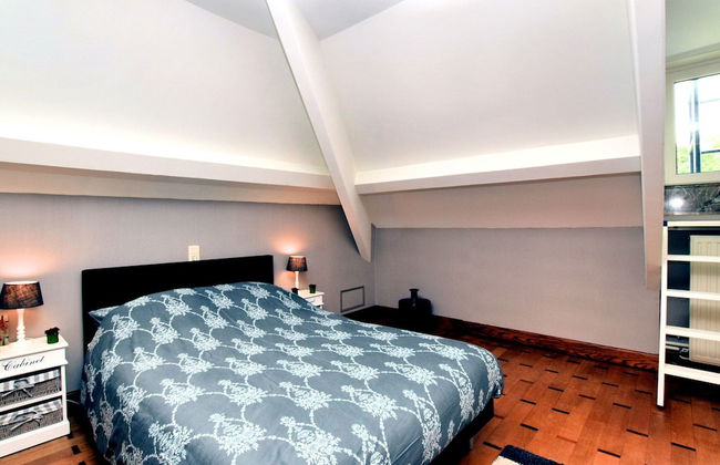 Magnificent Luxury Chateau in Vast Garden with Sauna & Hot Tubs - Photo 9