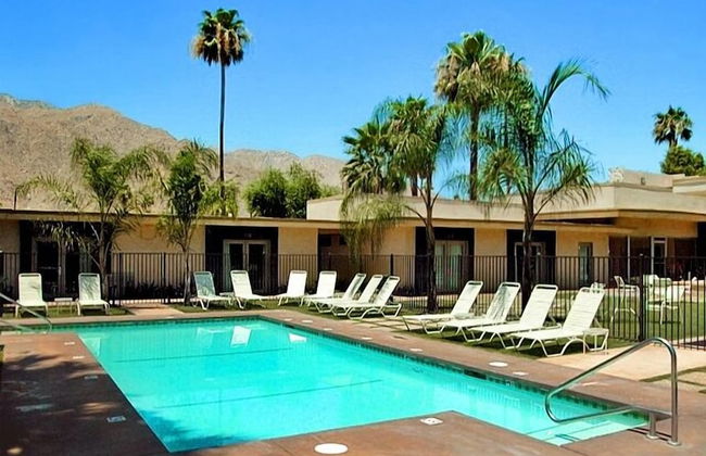 7 Springs Inn & Suites - Photo 39