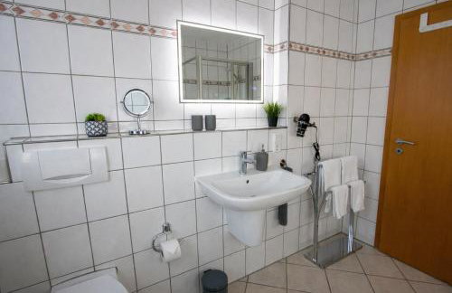 Ferienwohnungen Möhnesee - zentral, stilvoll und ruhig mit Balkon und Boxspringbetten - Foto 14