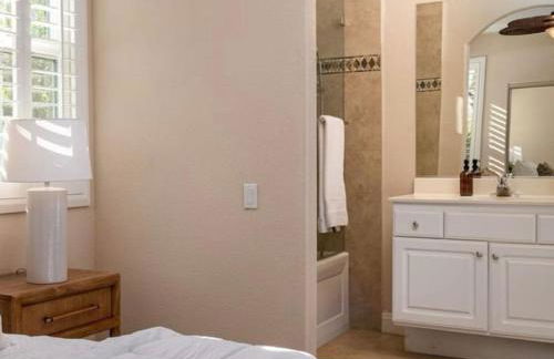 Luxe Palm Springs Villa- Sunset Oasis Private Heated Pool & Spa on Golfcourse - Foto 15