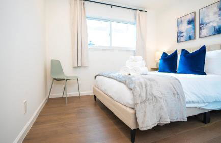 Grand Lux 4BR Prime Location & Serene Yard - Foto 32