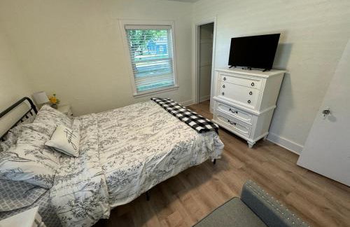 Cozy Neutral Farmhouse, Coffee provided, Relaxation optional - Foto 12