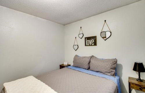 Near Lakes Updated Family Home with Deck in Cushing - Foto 18