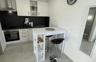 Modern Studio Apartment Iva with Balcony, Free Parking & Wi-Fi, Zadar - Foto 8