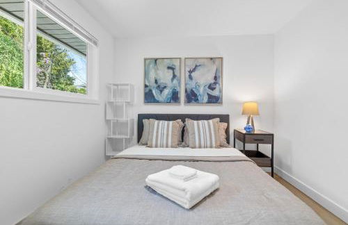 Family-Friendly 4BR Home with AC and Yard Near Airport - Foto 20