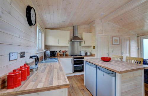 2 Bed in Weybourne oc-1628 - Photo 3