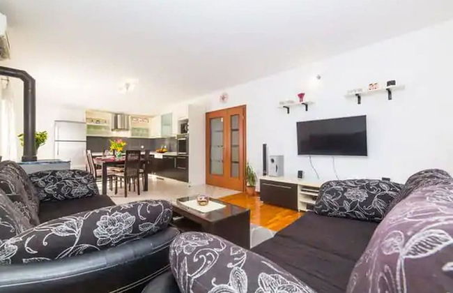 Hillside Villa in Trogir With Pool, Terrace, and Stunning City View - Foto 20