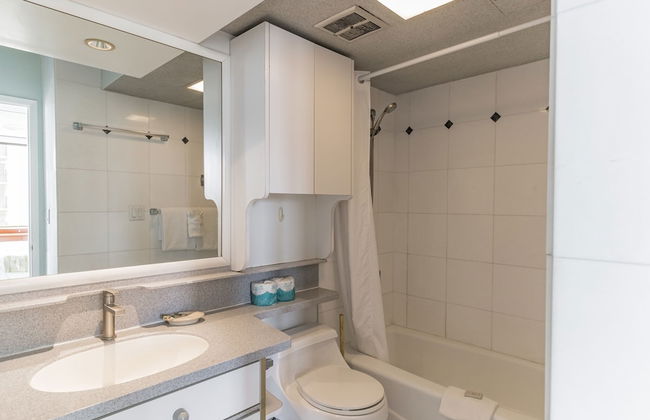 High Rise Ocean View Waikiki Condo, FREE Parking & Wi-Fi by Koko Resort Vacation Rentals - Foto 11