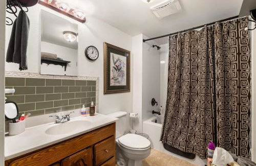 MacArthur Lakefront • Sunroom • Sleeps 6 - Foto 17