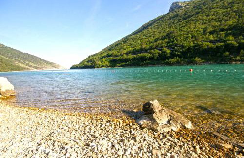 Villa Vrt, a private and fully fenced forest retreat - Photo 2