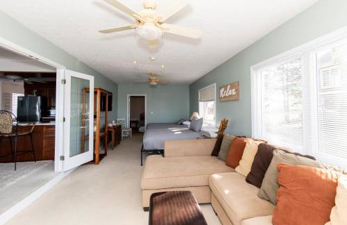 4 Bedroom Lakefront Home with Private Beach on Cedar Point Chaussee - Photo 12