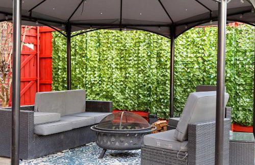 5BD Getaway w Pool Patio Firepit Mins to DT - Photo 37