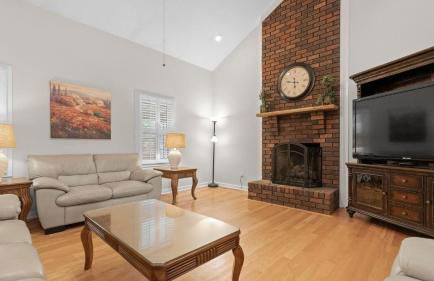 Sleeps 22, Lakefront w/ Private Dock & Pool, 2 Houses Lake Living by Avantstay - Foto 148