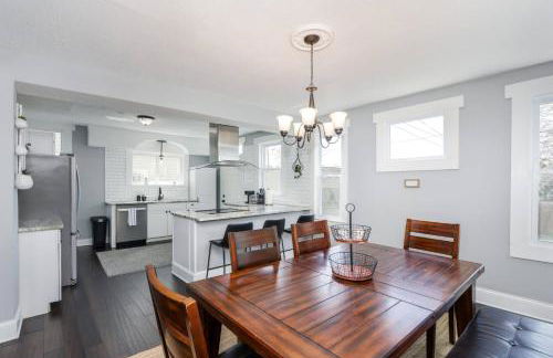 Modern 3BR w Yard Garage - Photo 4