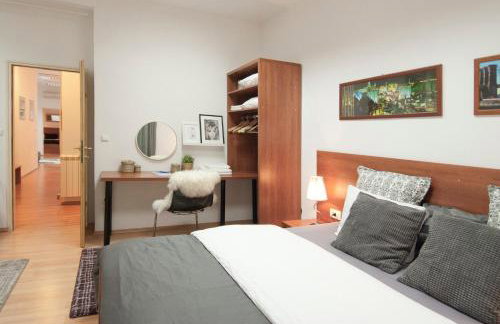 City Lights Apartment - Photo 11