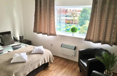 Flats near football clubs - Photo 30