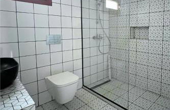 4BR Newly Renovated Retreat Tranquil Coastal Haven - Photo 5