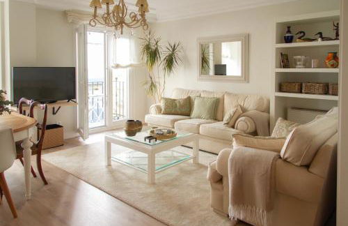 Bonito y luminoso apartamento en Rosalía de Castro - Photo 8