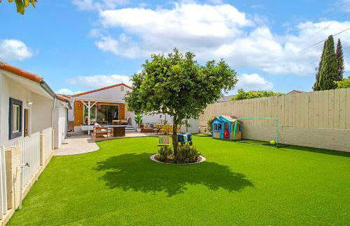 The Gathering Place - Guest Favorite with Huge Yard - Foto 12