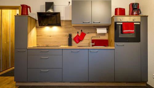 Schwarzwaldmarie in Titisee mit Badewanne Sonnenbalkon TG-Stellplatz Küche - Foto 4