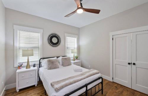 Downtown | Gorgeous | Pet Friendly! - Photo 45