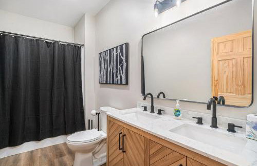 Bowling Alley! Expansive Group Getaway in Lewiston - Foto 37