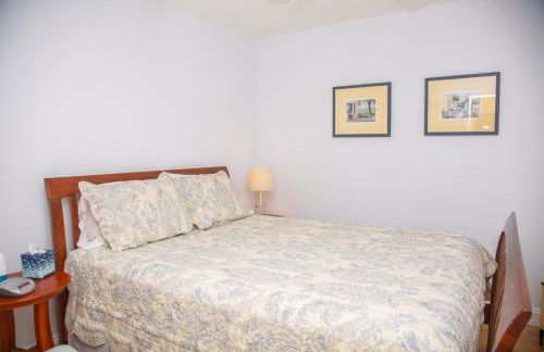 Little Stuga - Cute cozy cottage - minutes from downtown and Oval Beach! - Foto 14