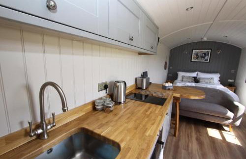 Springwood Shepherd Huts Glamping York - Photo 16