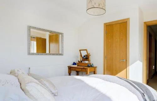 NEW Squirrels Leap Lake Views with Spa Access - Foto 13