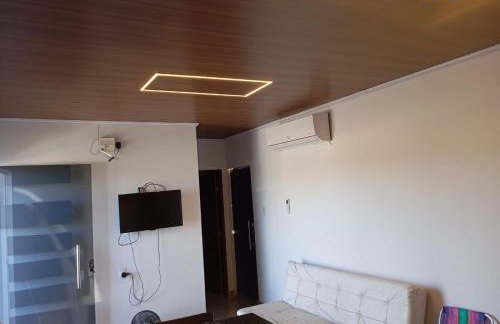 Micro casa com ar condicionado 2km da prainha - Foto 5