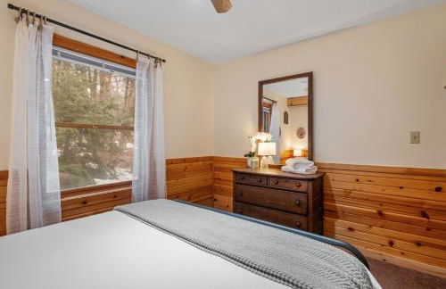 Lucky Log Cabin Hottub fireplace 12min to Mt Snow - Foto 48