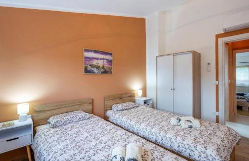 Beautiful Apartment In Cabrunici - Foto 26