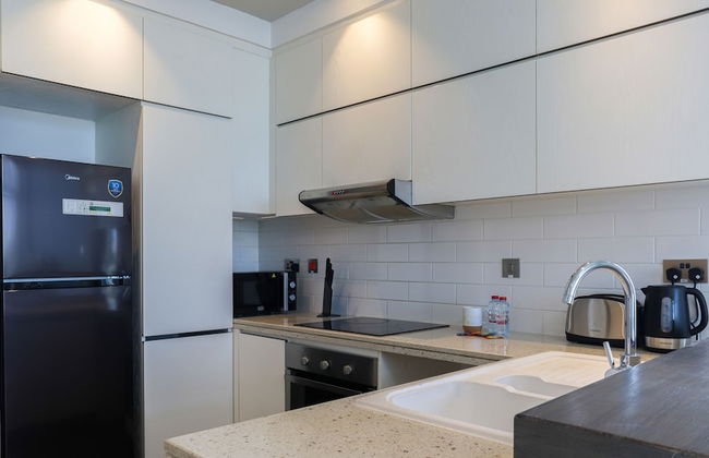 WelHome - Prime 1BR Apartment at Oia Residence - Photo 12